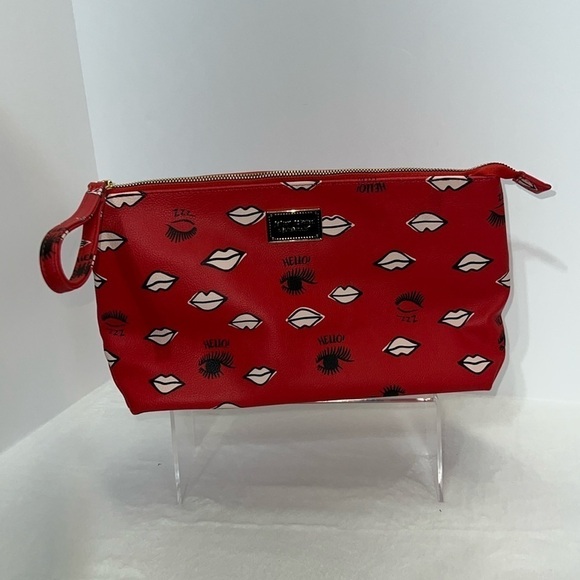 Betsy Johnson “lips” cosmetic bag/case. Excellent use condition. - Picture 1 of 6